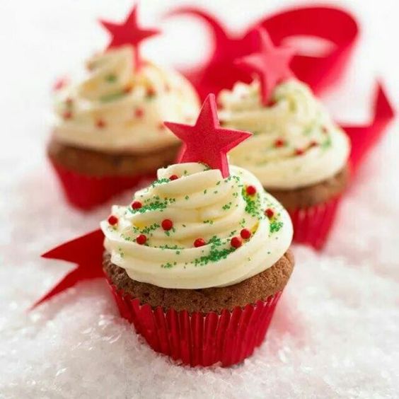 43 Cute and Creative Christmas Cupcake Ideas